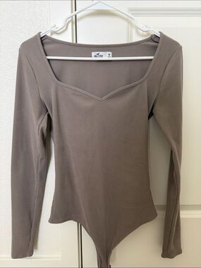 Hollister Women's Taupe Ribbed Square-Neck Long Sleeve Bodysuit